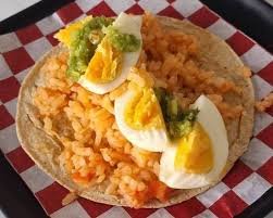 Huevo cocido con arroz